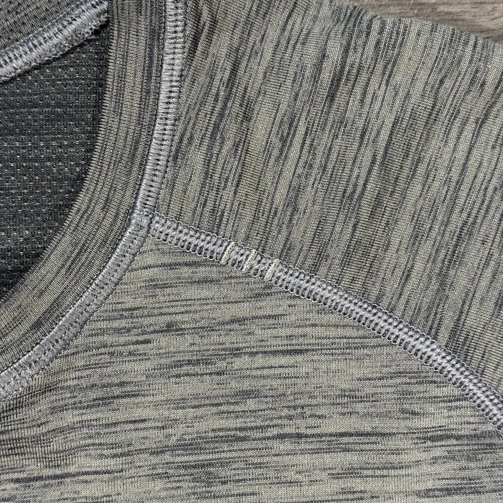 Lululemon Men's Metal Vent Tech Long Sleeve - Grey - Picture 3 of 7
